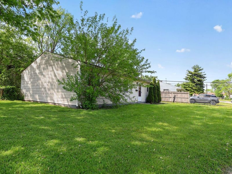 3041 Bluefield Drive , Columbus, OH 43207 Photo 11