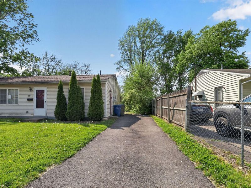 3041 Bluefield Drive , Columbus, OH 43207 Photo 6