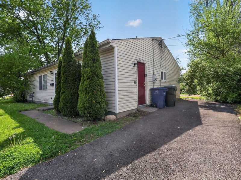 3041 Bluefield Drive , Columbus, OH 43207 Photo 7