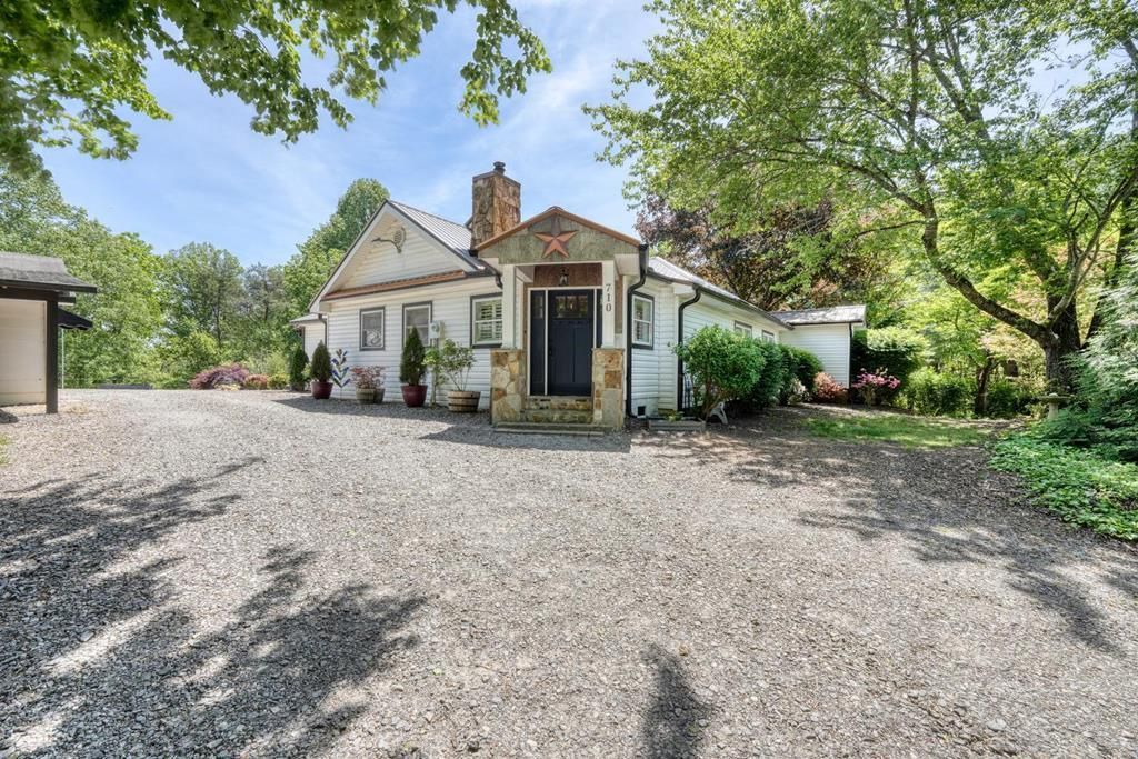 710 Town Mountain Road, Hayesville, NC 28904 Main Photo