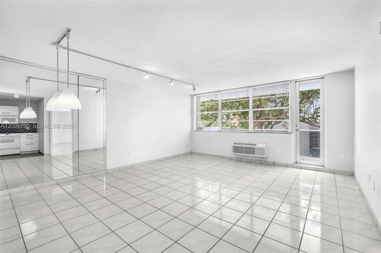 5313 Collins Ave , Unit 204, Miami Beach, FL 33140 Photo