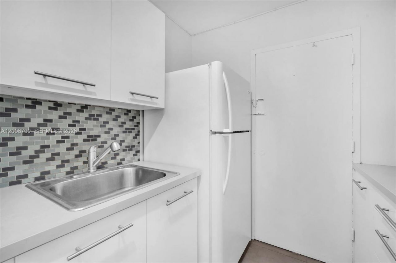 5313 Collins Ave , Unit 204, Miami Beach, FL 33140 Photo