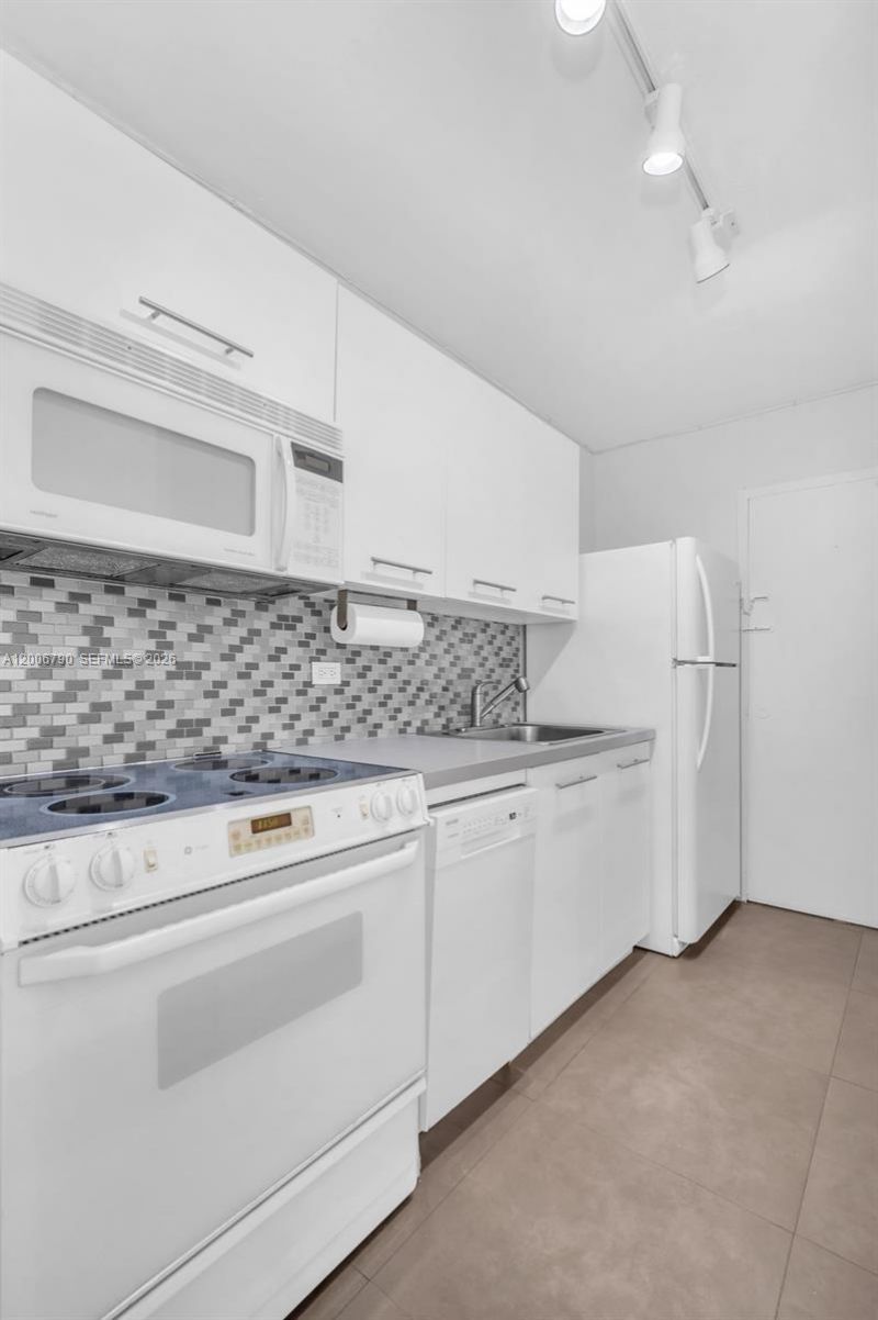 5313 Collins Ave , Unit 204, Miami Beach, FL 33140 Photo