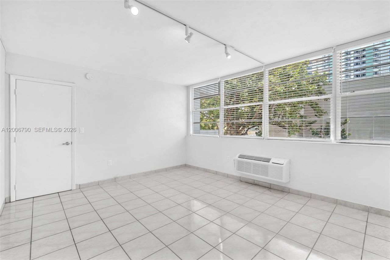 5313 Collins Ave , Unit 204, Miami Beach, FL 33140 Photo