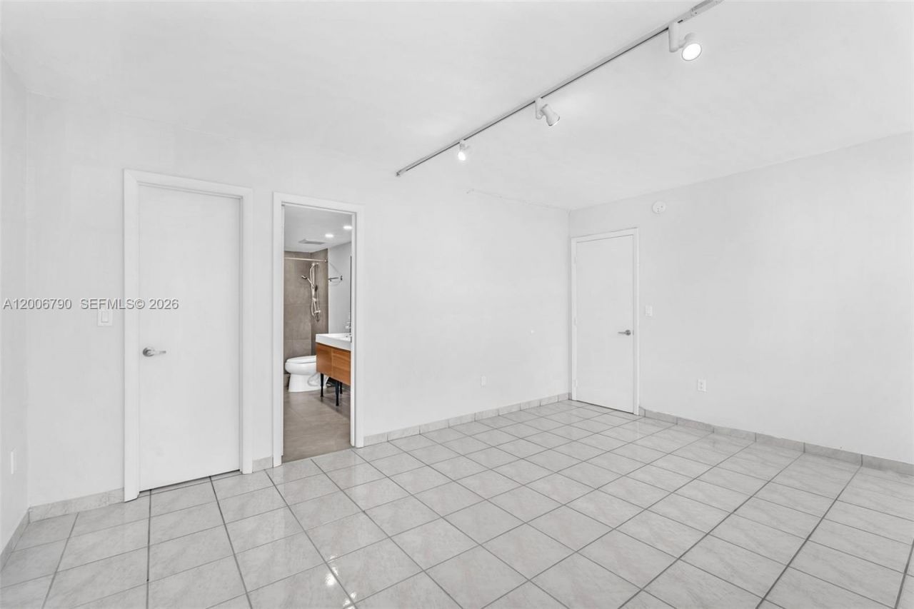 5313 Collins Ave , Unit 204, Miami Beach, FL 33140 Photo