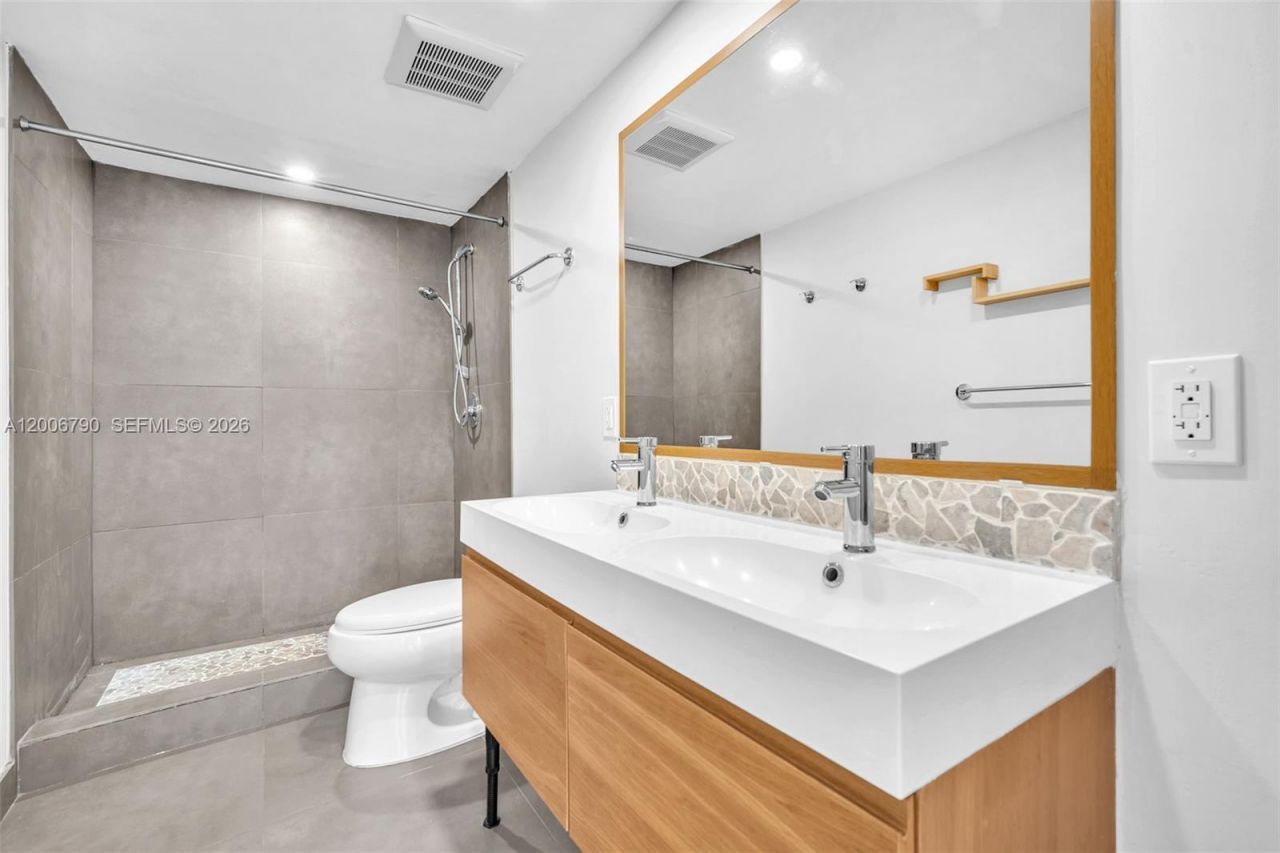 5313 Collins Ave , Unit 204, Miami Beach, FL 33140 Photo