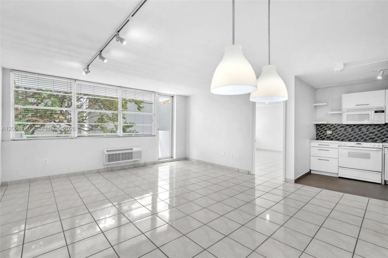 5313 Collins Ave , Unit 204, Miami Beach, FL 33140 Photo