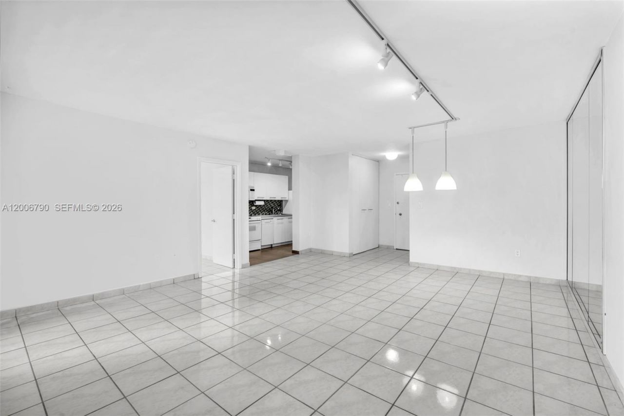 5313 Collins Ave , Unit 204, Miami Beach, FL 33140 Photo