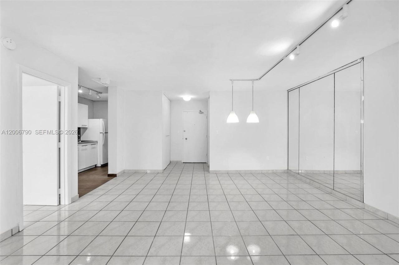 5313 Collins Ave , Unit 204, Miami Beach, FL 33140 Photo