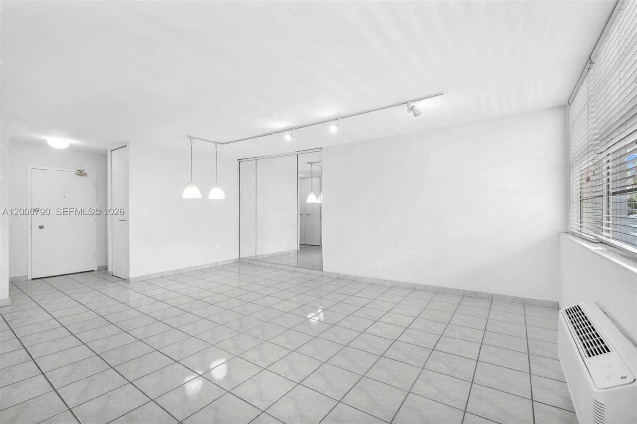 5313 Collins Ave , Unit 204, Miami Beach, FL 33140 Photo
