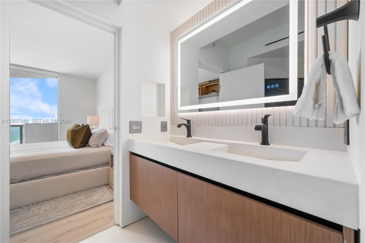 6365 Collins Ave , Unit 3904, Miami Beach, FL 33141 Photo
