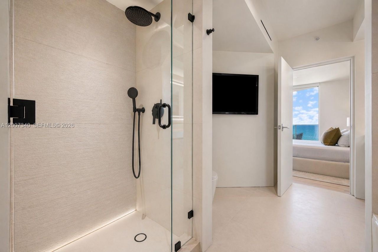 6365 Collins Ave , Unit 3904, Miami Beach, FL 33141 Photo
