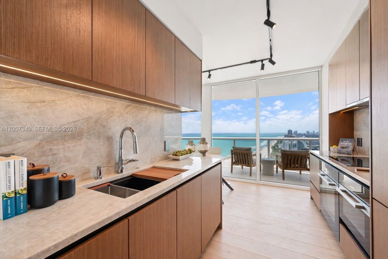6365 Collins Ave , Unit 3904, Miami Beach, FL 33141 Photo