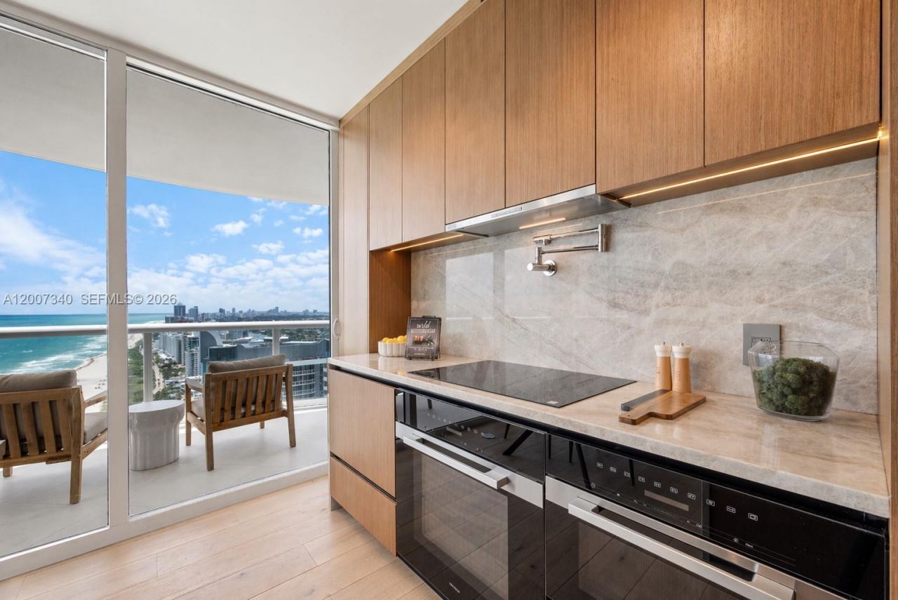 6365 Collins Ave , Unit 3904, Miami Beach, FL 33141 Photo
