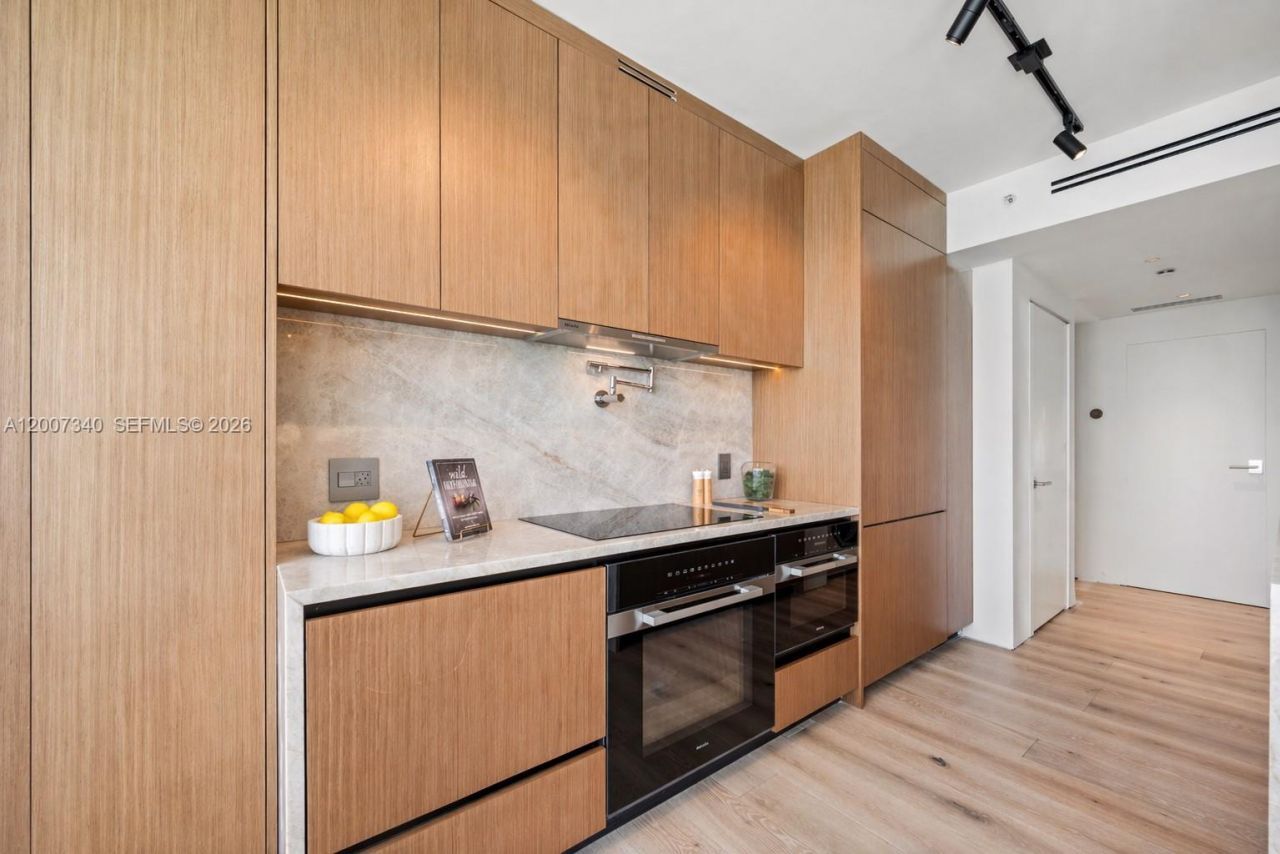 6365 Collins Ave , Unit 3904, Miami Beach, FL 33141 Photo