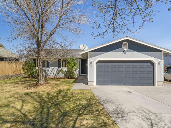 2827 SW Pumice Avenue, Redmond, OR 97756