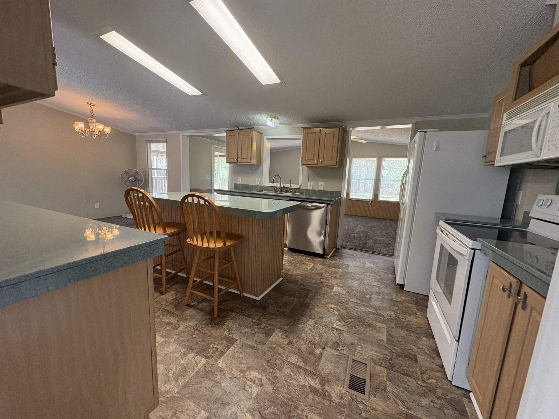 1219 Midvale Dr. Photo 14