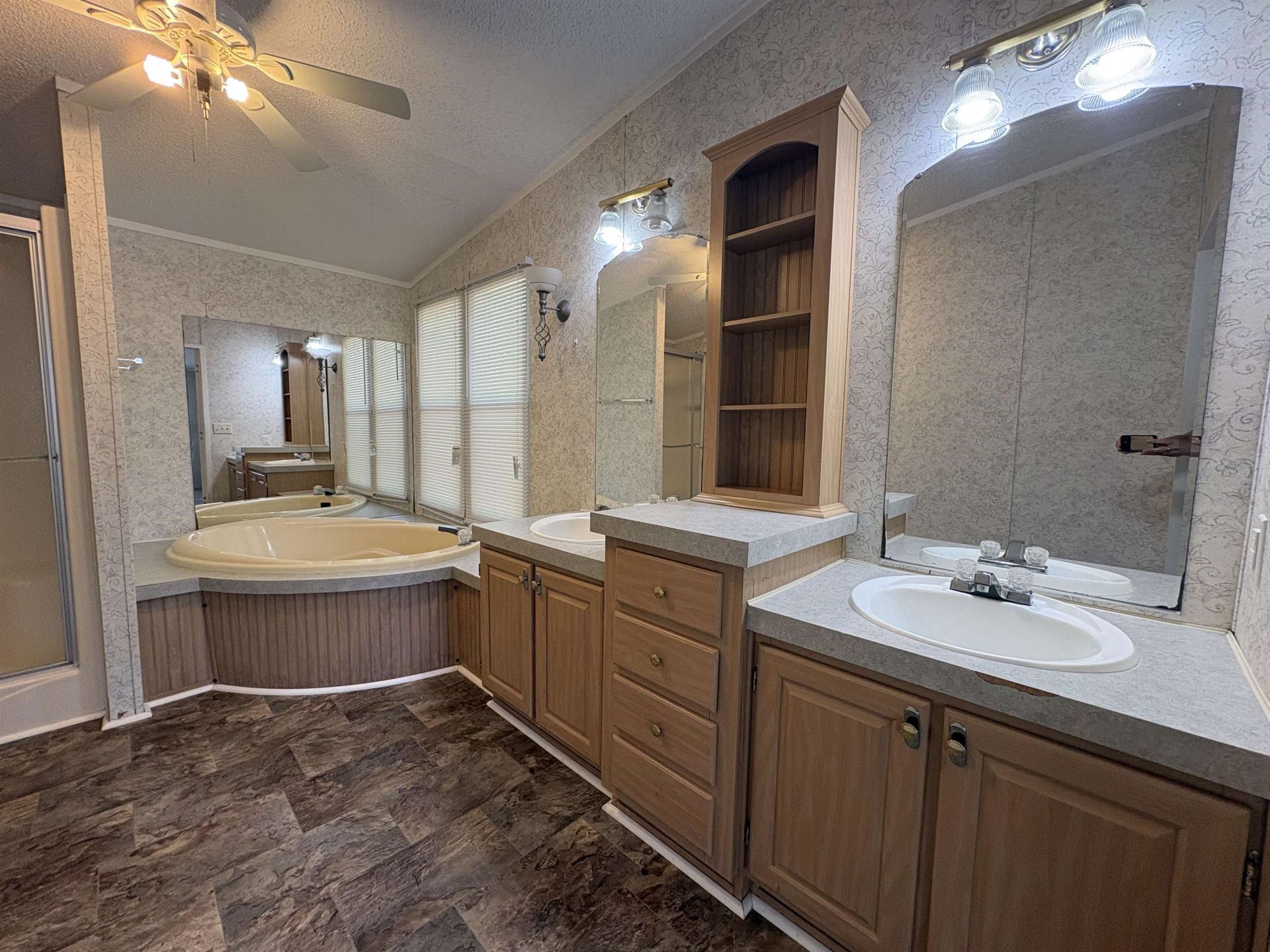 1219 Midvale Dr. Photo 7
