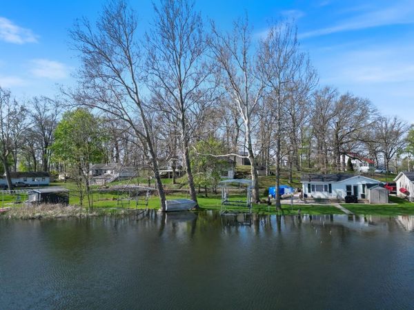 29 EMS B42e Lane, Leesburg, IN 46538