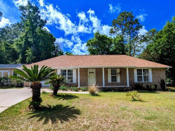 2758 Manuel Cir, Lillian, AL 36549