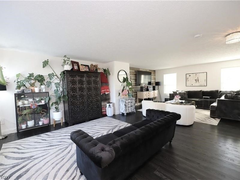 7786 Chesterfield Drive, Chippewa Lake, OH 44215 Photo 2