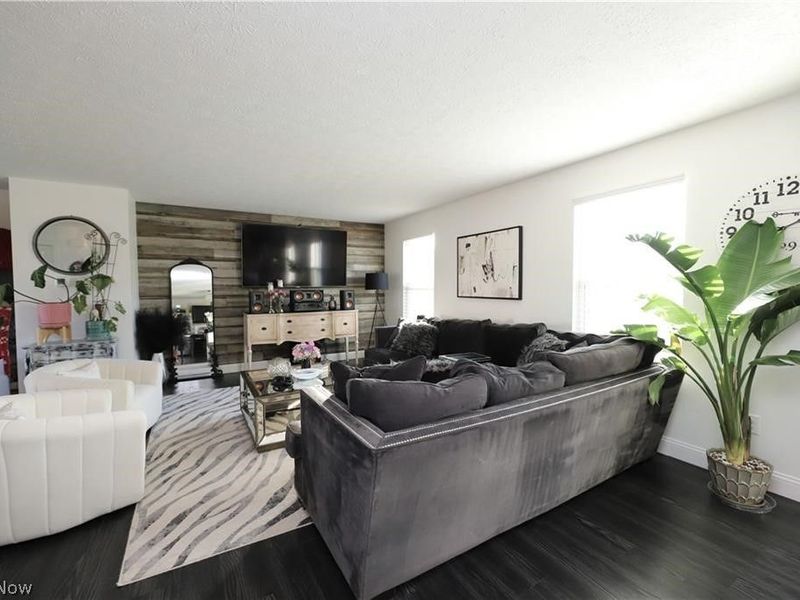 7786 Chesterfield Drive, Chippewa Lake, OH 44215 Photo 3