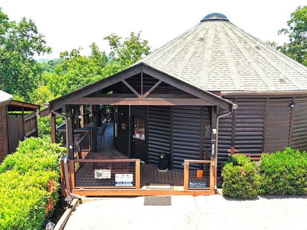 1086 Towering Oaks Drive, Sevierville, TN 37876