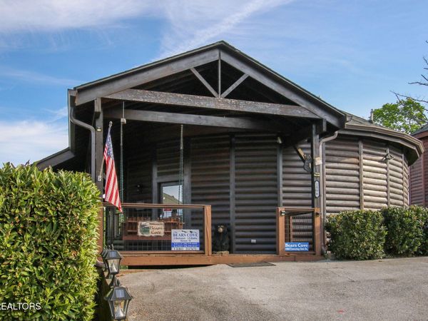 1086 Towering Oaks Drive, Sevierville, TN 37876