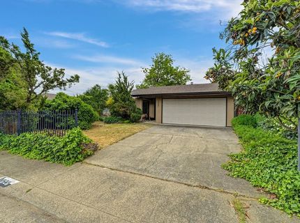 7828 Rockhurst Way, Sacramento, CA 95828 Photo