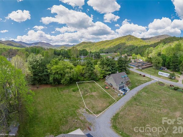 600 Sophie Road, Maggie Valley, NC 28751