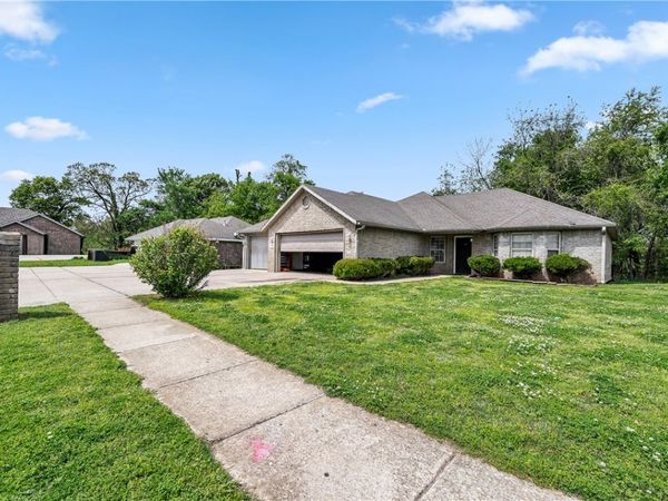 202 Hunter Allen, Springdale, AR 72764