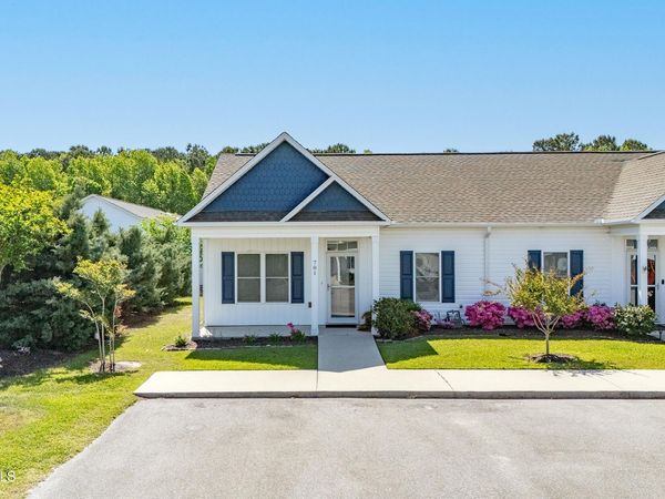 701 Pirates Landing Drive, Beaufort, NC 28516
