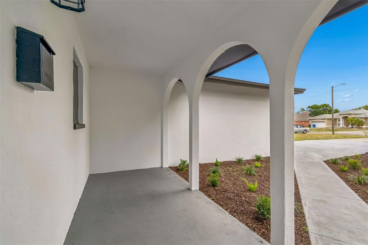 2550 Gomaz Way S, Saint Petersburg, FL 33712 Photo