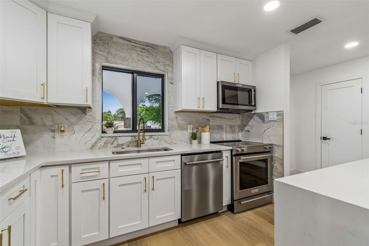 2550 Gomaz Way S, Saint Petersburg, FL 33712 Photo