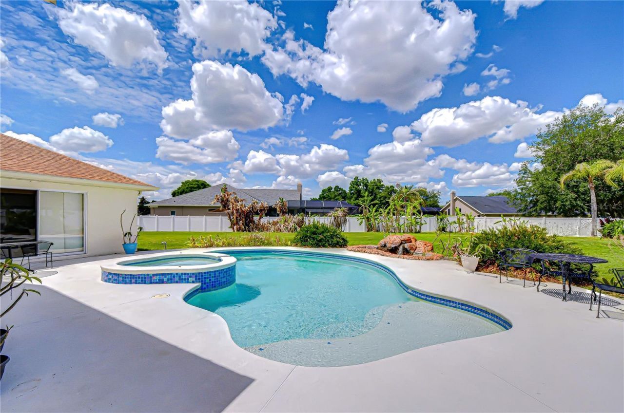 2833 Mossy Timber Trail, Valrico, FL 33596 Photo