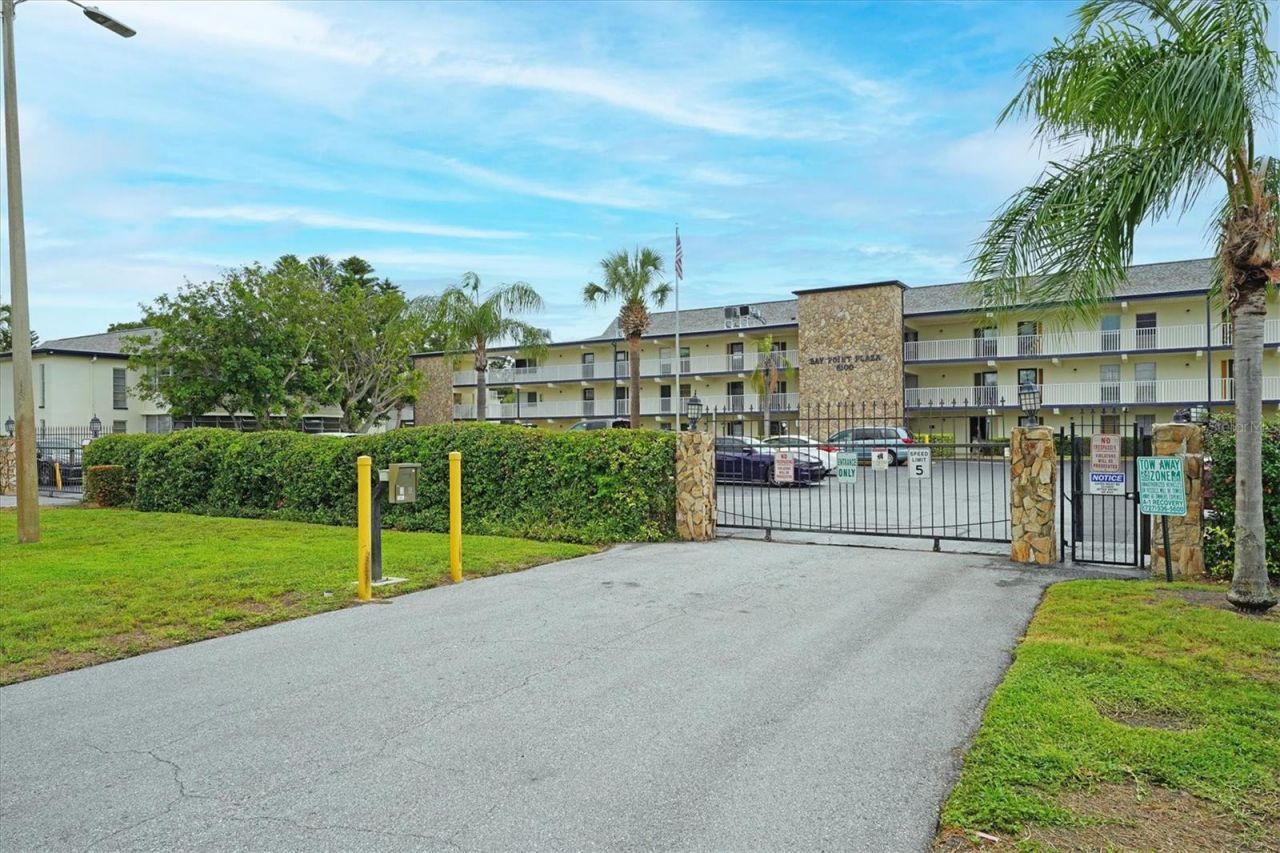 6100 12th Street S, Unit 220, Saint Petersburg, FL 33705 Photo