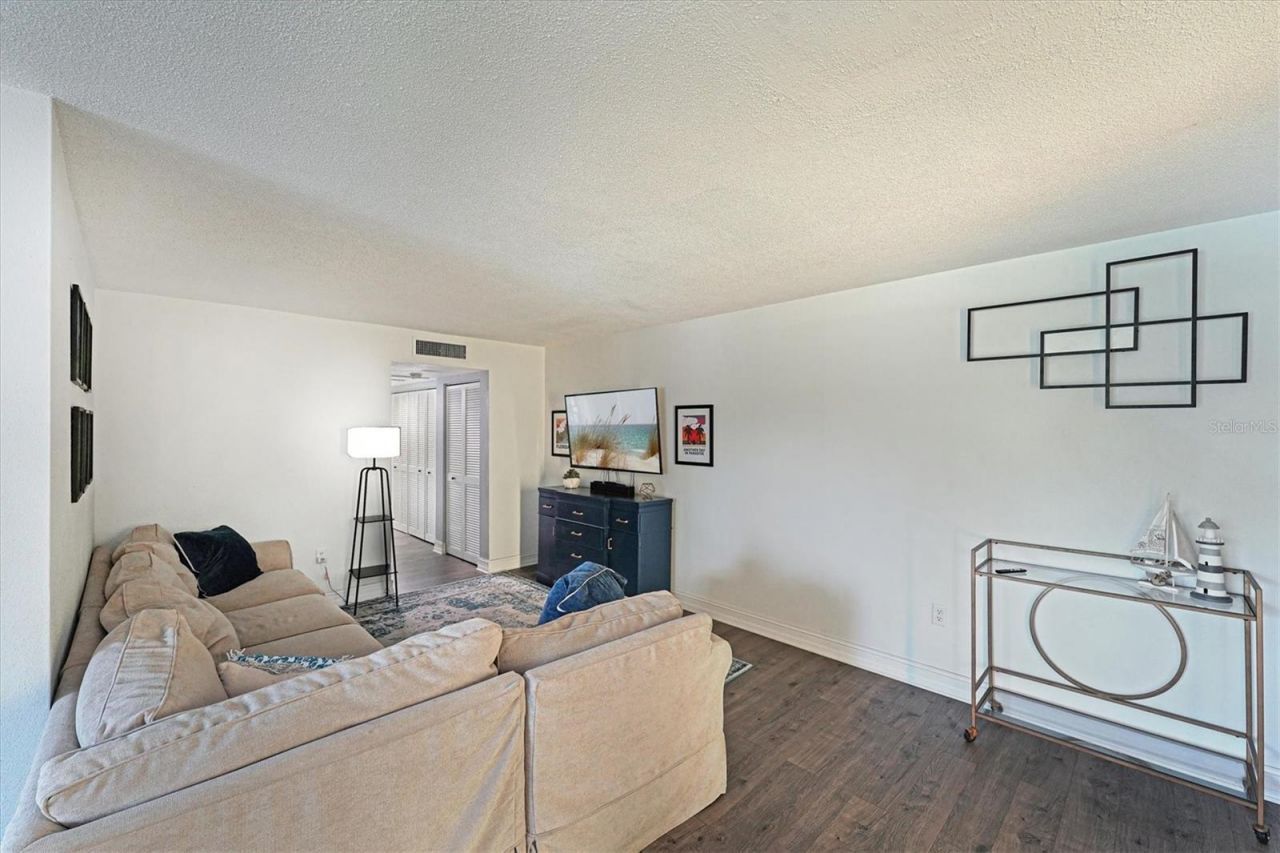 6100 12th Street S, Unit 220, Saint Petersburg, FL 33705 Photo