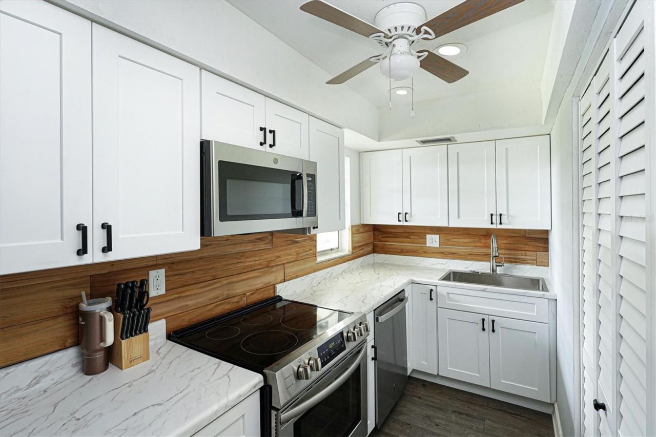 6100 12th Street S, Unit 220, Saint Petersburg, FL 33705 Photo