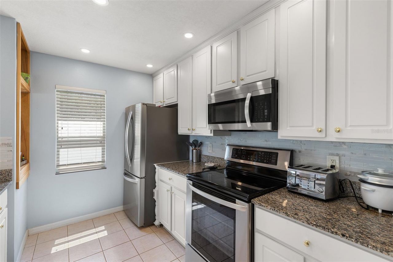 3852 Mandalay Drive , Saint Petersburg, FL 33705 Photo