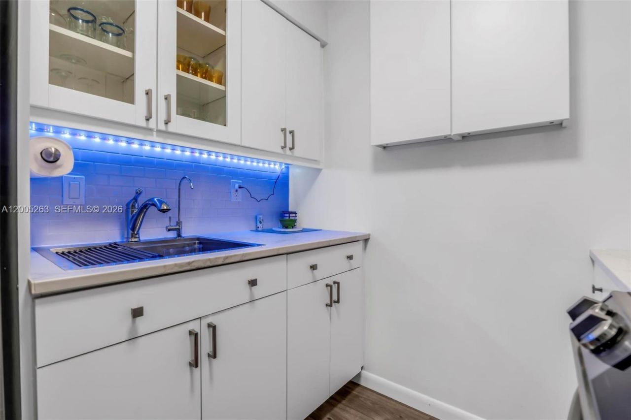 901 SW 11th Ave , Unit 17H, Hallandale Beach, FL 33009 Photo
