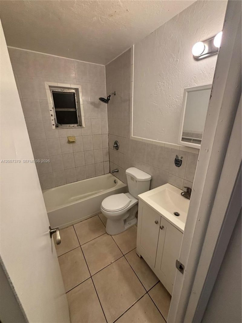 7841 Johnson St , Unit 203, Pembroke Pines, FL 33024 Photo