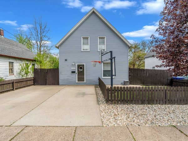 1711 Belle Avenue , Davenport, IA 52803