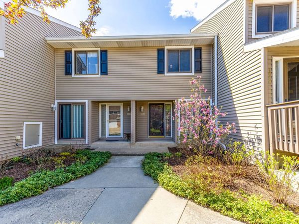 1090 Pine Tree Circle N, Buffalo Grove, IL 60089