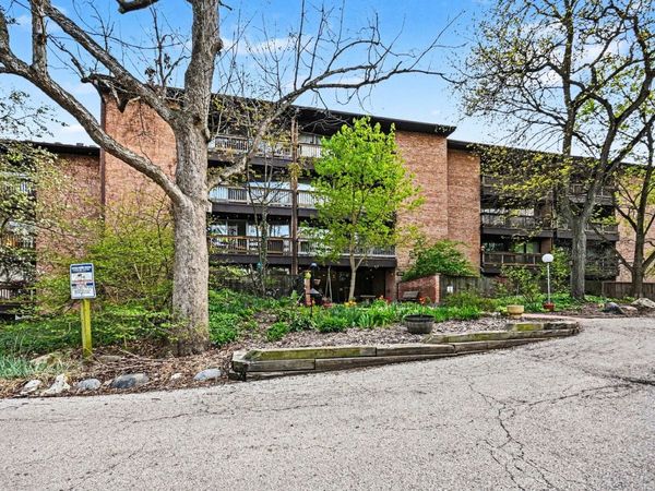 5700 Hillcrest Lane, Unit 3L, Lisle, IL 60532