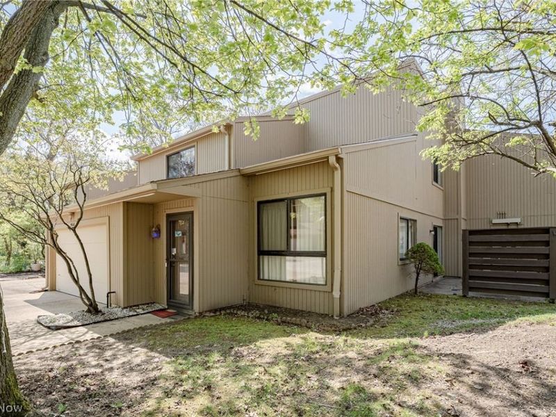 9668 Abbeyshire Way, Mentor, OH 44060 Photo 2