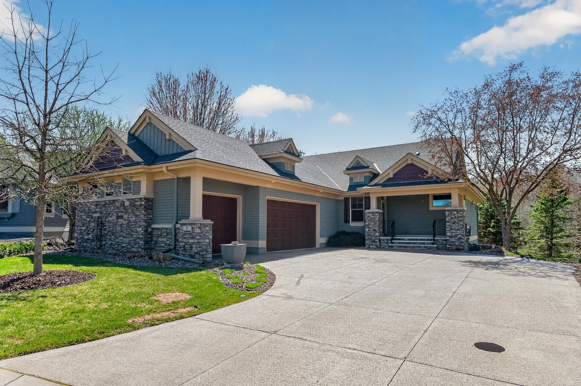 7 Hawthorne Court , North Oaks, MN 55127