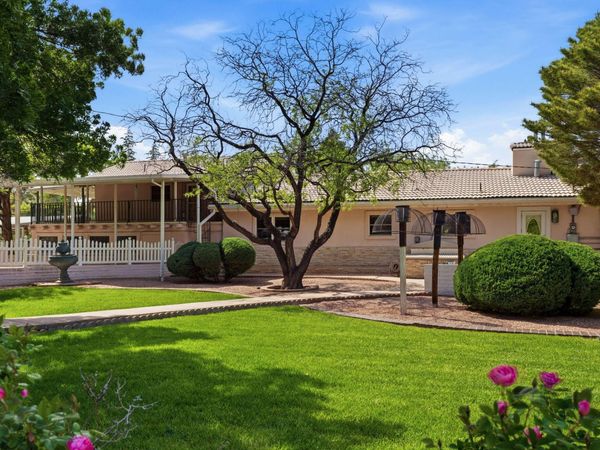 10020 Loretta Drive NW, Albuquerque, NM 87114