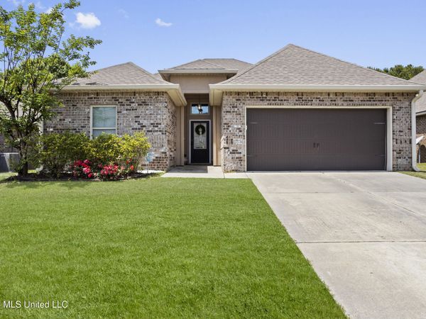 892 Reunion Pl Circle, Biloxi, MS 39532