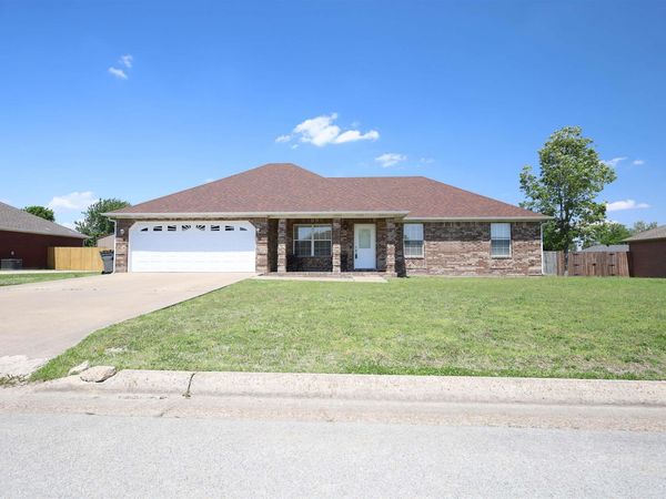 2801 Canterbury , Paragould, AR 72450