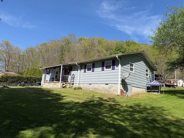 164 Maple Lane, CLEAR FORK, WV 24822